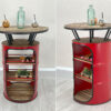 Seitenansicht des vielseitigen Oelfass Upcycling Stehtischs "Eddy" in Rot mit großen Staufaechern und Holzflaechen - Tonnen Tumult