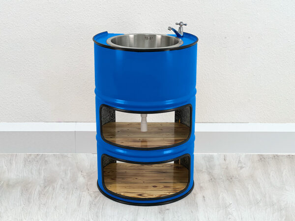 Handwaschtonne in Blau von Vorne fotografiert - mit Spuelbecken und 2 Regalfaechern vor weißer Wand