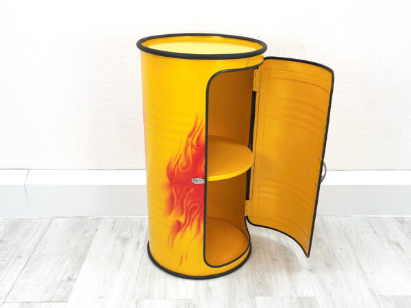 Seitenansicht "Vinc" Oelfass Barschrank in Flammenoptik – Upcycling Moebel