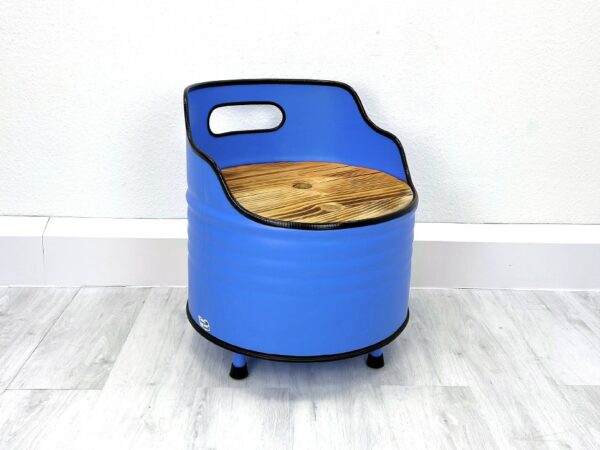 Upcycling Retro Oelfass Sessel "Lou" in Blau – Nachhaltiger Sitzkomfort mit Holz Sitzflaeche