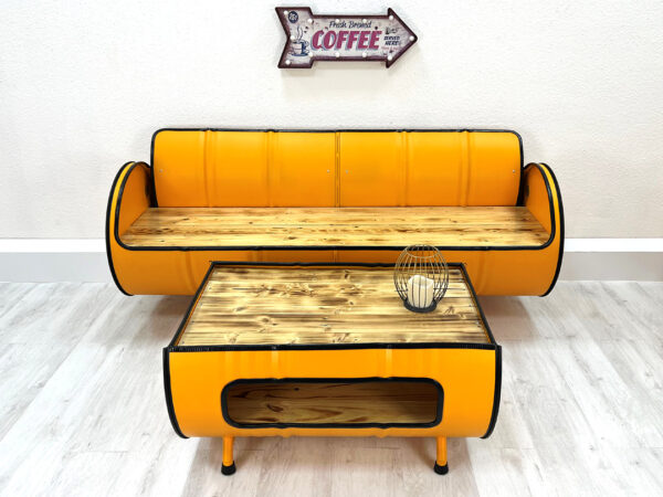 Gelbes XXL Upcycling Oelfassmoebel Sofa "Jane" mit passendem Couchtisch "Nele" – nachhaltiger Retro-Look