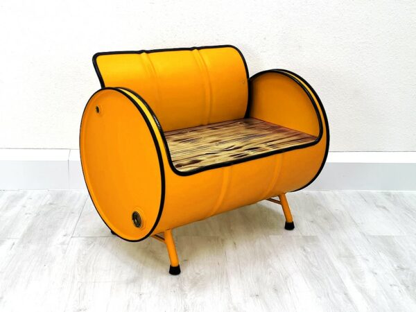 Upcycling Retro Sofa "Ella" in Gelb – Nachhaltiges Oelfass Moebel mit Holz Sitzflaeche