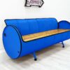 XXL Upcycling Sofa "Jane" in Blau – Nachhaltiges Retro Oelfass Sofa mit Holz-Sitzflaeche