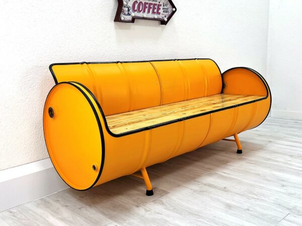 XXL Upcycling Sofa "Jane" in Gelb – Nachhaltiges Retro Oelfass Sofa mit Holz-Sitzflaeche