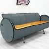 XXL Upcycling Sofa "Jane" in Grau – Nachhaltiges Retro Oelfass Sofa mit Holz-Sitzflaeche