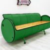 XXL Upcycling Sofa "Jane" in Gruen – Nachhaltiges Retro Oelfass Sofa mit Holz-Sitzflaeche
