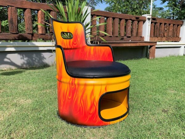Frieda Flames 1' Sessel von Tonnen Tumult, die farbenfrohe Ergaenzung fuer deinen Keller.