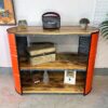 Sideboard 'Ben' aus Ölfass-Möbel in Orange von Tonnen Tumult mit Dekorationen