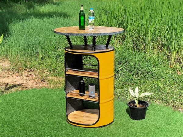 Gelber Stehtisch Eddy von Tonnen Tumult, bereit deinen Garten zu bereichern