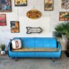 Hellblaues Tonnen Sofa 'Joy' mit Kissen im Wohnzimmer